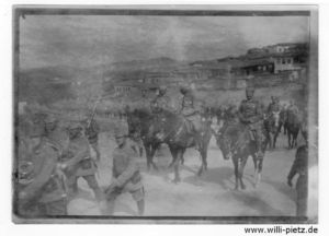 Deutsches Alpenkorps unter Konrad Krafft von Delmensingen marschiert auf dem Balkan 1916